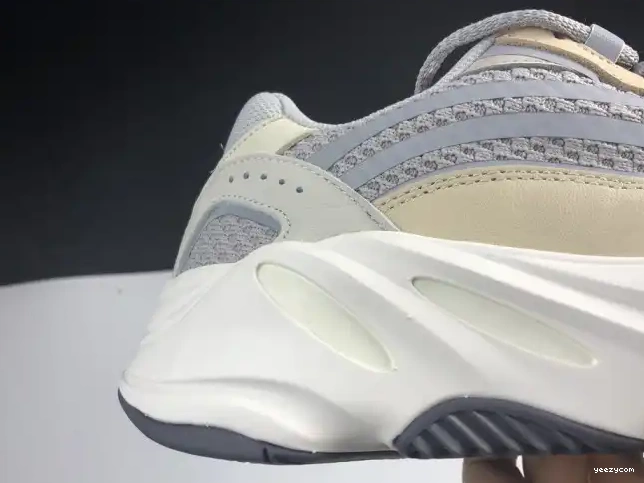 V2 Yeezy Boost Adidas GY7924 700 Cream Cream 0624